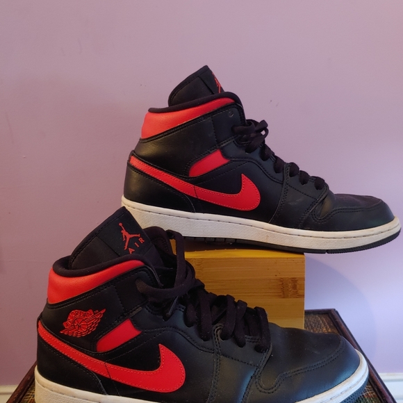 Nike Jordan's - Picture 3 of 10